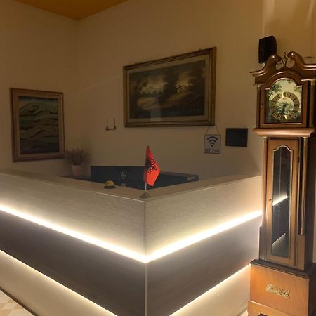 Risus Hotel Golem  Esterno foto