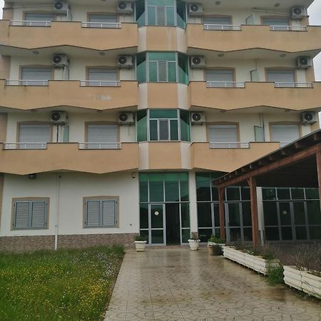 Risus Hotel Golem  Esterno foto