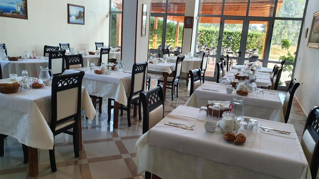Risus Hotel Golem  Esterno foto