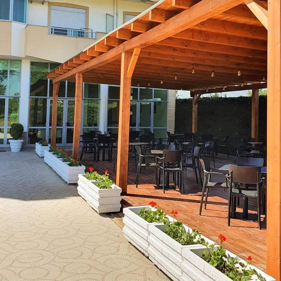 Risus Hotel Golem  Esterno foto