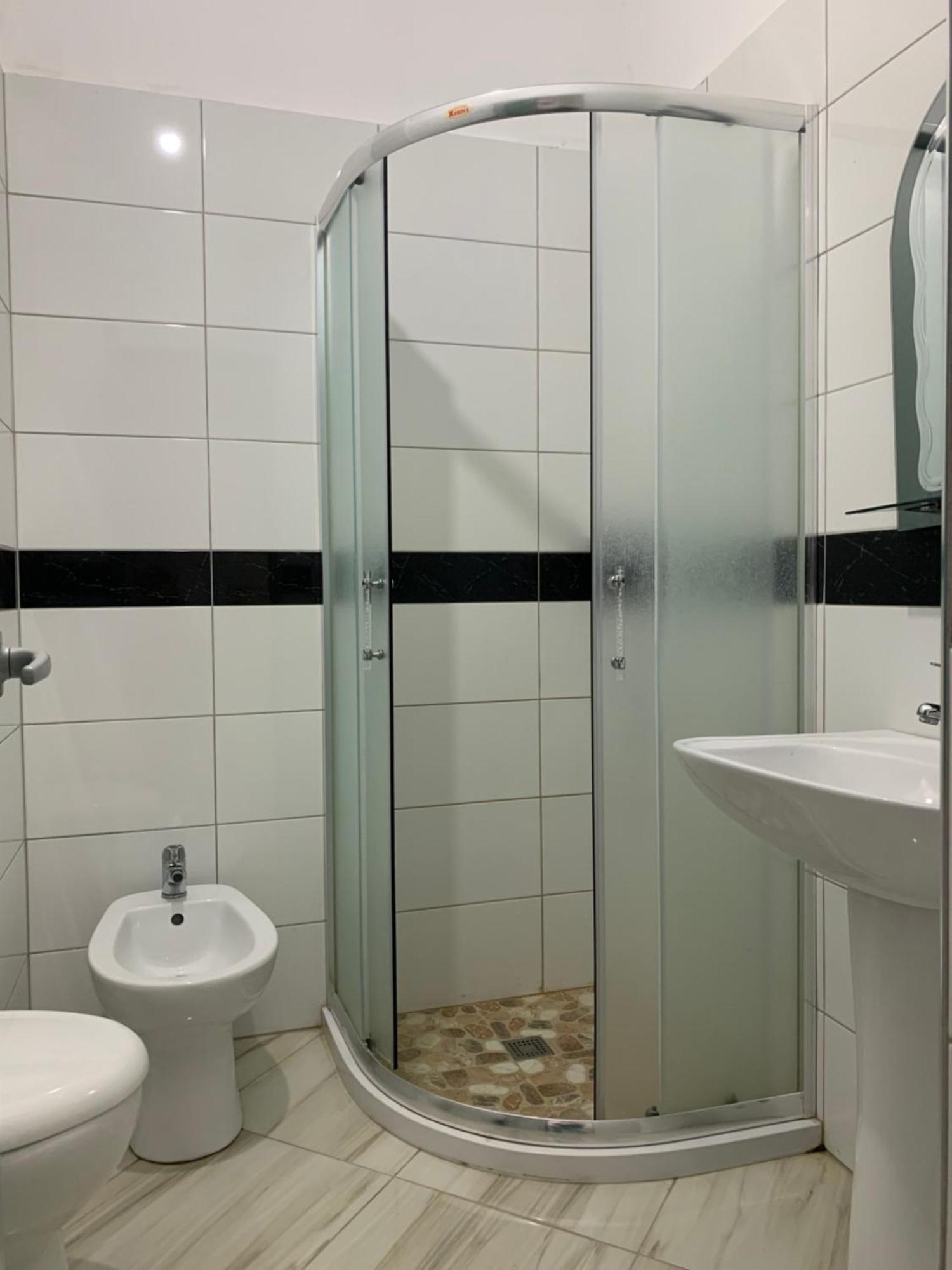 Risus Hotel Golem  Esterno foto