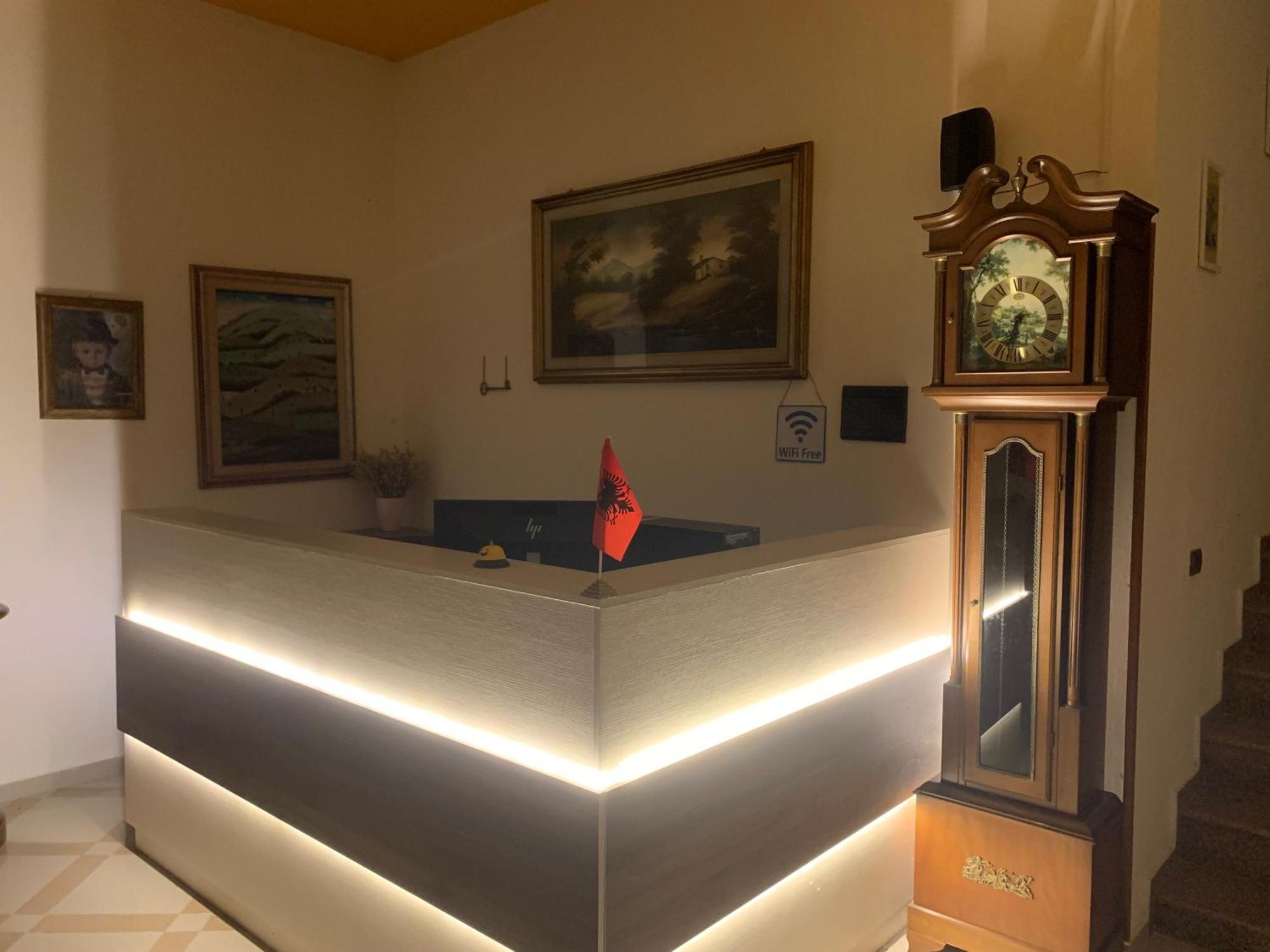 Risus Hotel Golem  Esterno foto