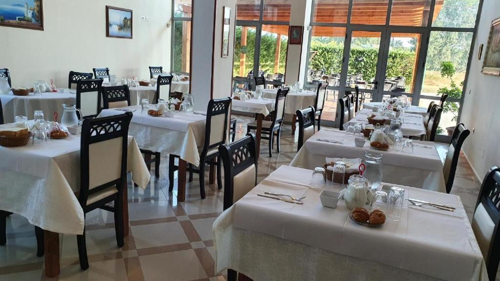Risus Hotel Golem  Esterno foto