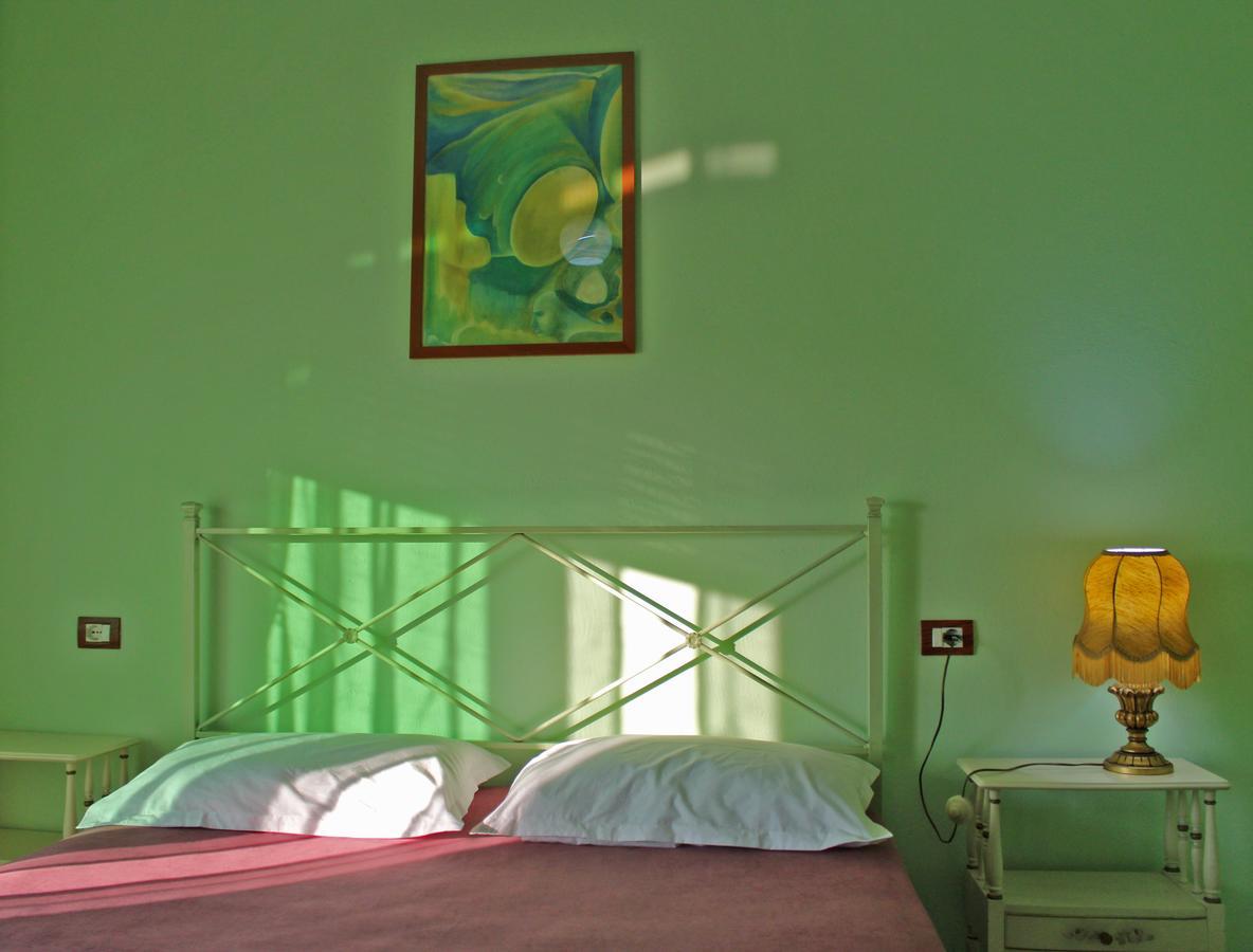 Risus Hotel Golem  Esterno foto