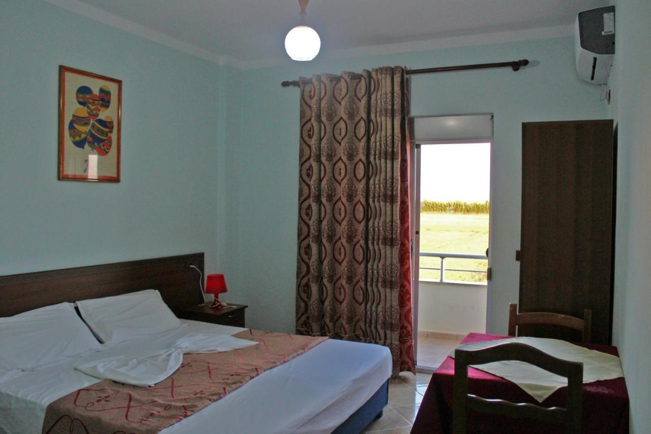 Risus Hotel Golem  Esterno foto