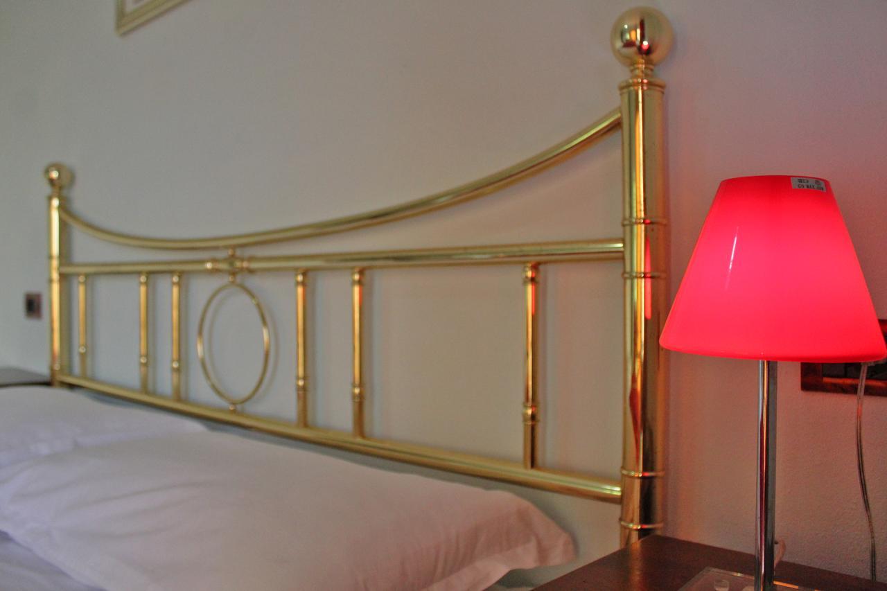 Risus Hotel Golem  Esterno foto