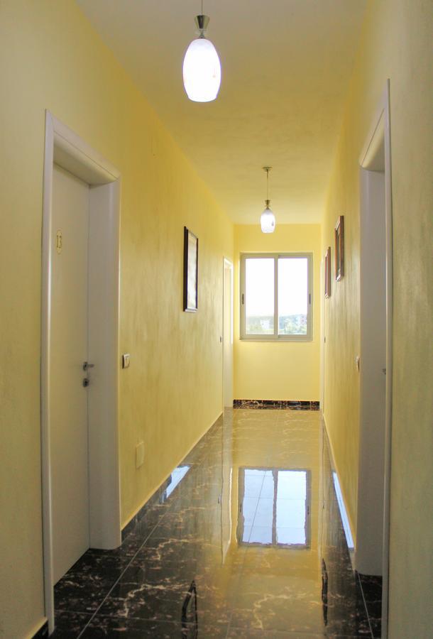 Risus Hotel Golem  Esterno foto