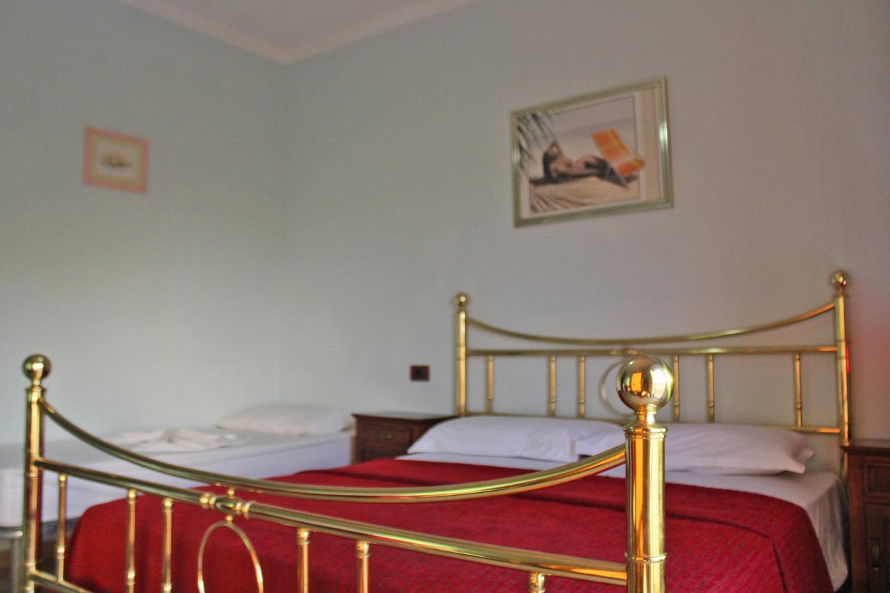 Risus Hotel Golem  Esterno foto
