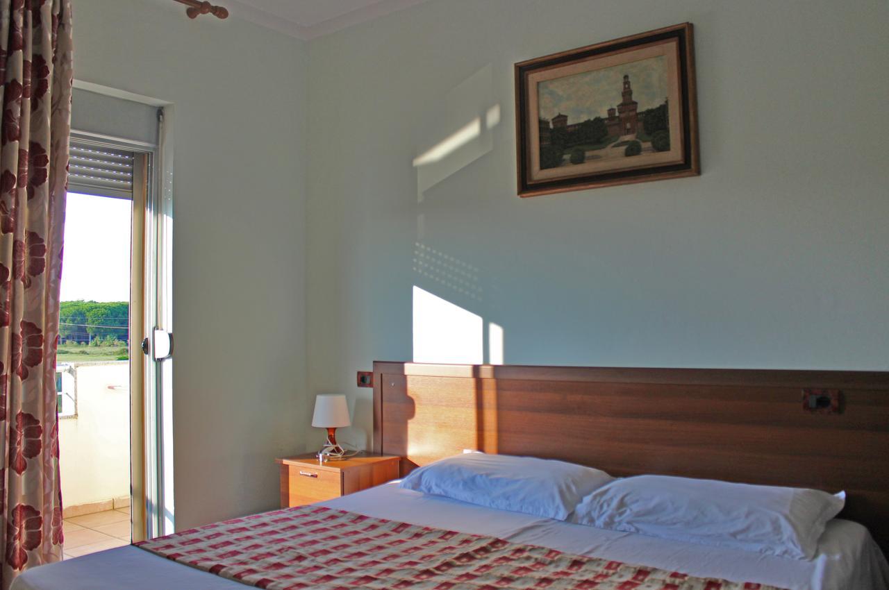 Risus Hotel Golem  Esterno foto