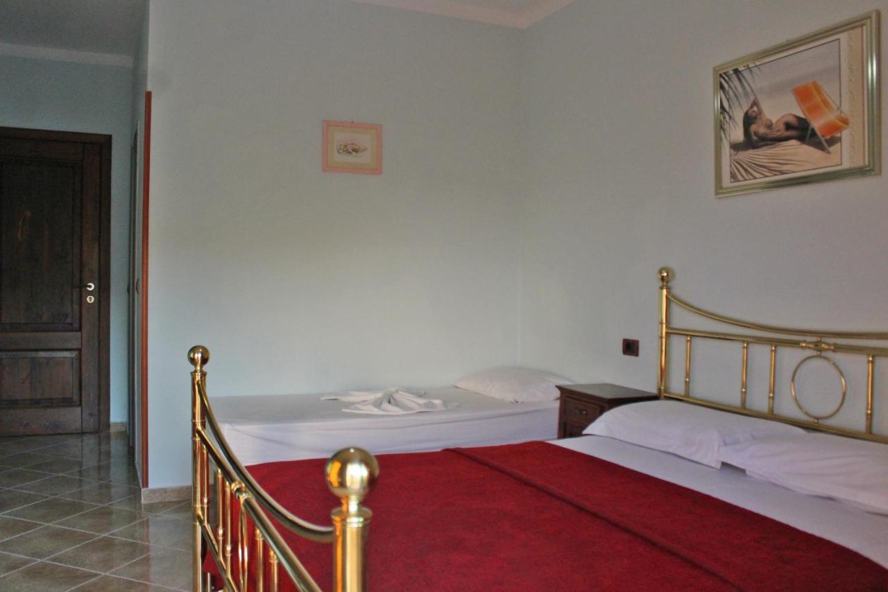 Risus Hotel Golem  Esterno foto