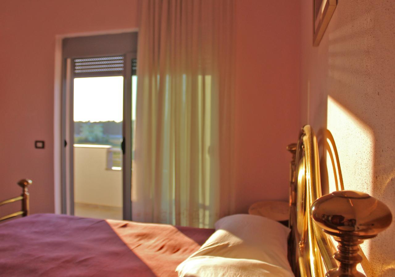 Risus Hotel Golem  Esterno foto